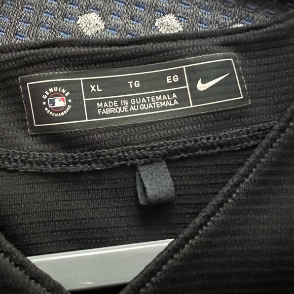 Worn 4 times in good condition color is black with gray and white on the side - Picture 3 of 8